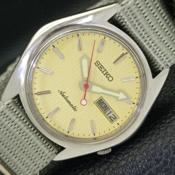 Vintage 1984 Seiko Automatic Mens Silver Watch W/daydate & Green accents - Picture 1 of 8